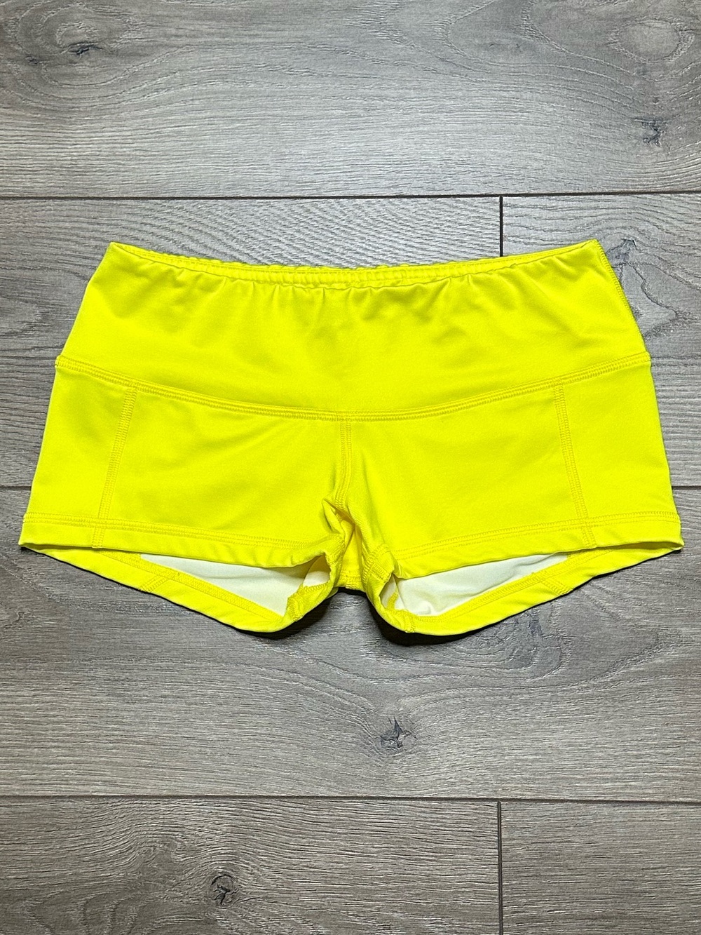 FLEO 2.5” Booty Training Shorts Yellow Size Small